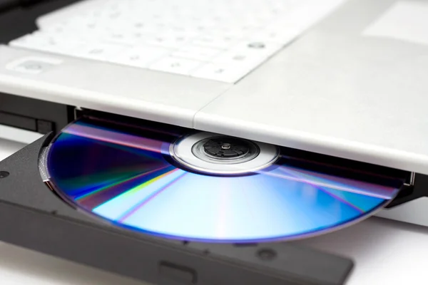 Laptop med öppna dvd-facket — Stockfoto