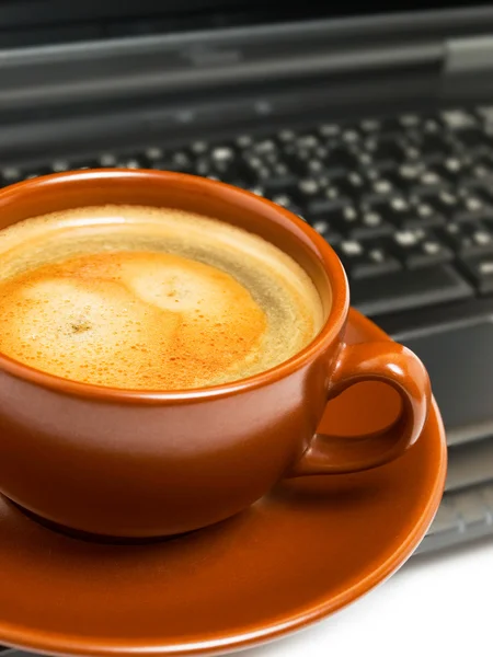 Dizüstü bilgisayar & kahve — Stok fotoğraf