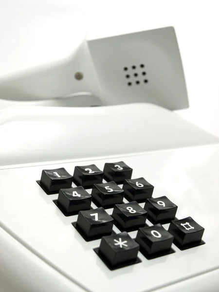 Valkoinen vanha puhelin — kuvapankkivalokuva