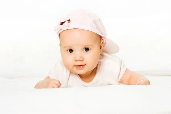 Portret voor een meisje van de baby het dragen van roze hoed — Stockfoto