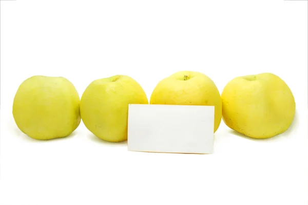 Jablka s prázdnou kartou — Stock fotografie