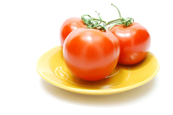 Rote Tomaten auf dem Teller — Stockfoto