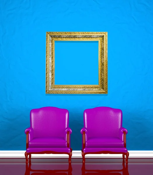 Två stolar nära blå vägg — Stockfoto