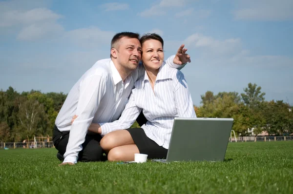 Woman and man with laptop — Stock Photo, Image