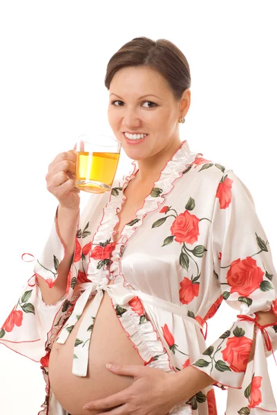 Mulher grávida está bebendo chá — Fotografia de Stock