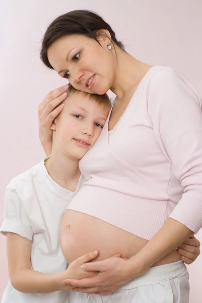 Krásná těhotná matka — Stock fotografie
