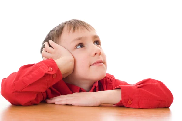 Kırmızı gömlek oturan çocuk — Stok fotoğraf