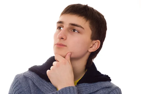Jonge man staat en denkt — Stockfoto