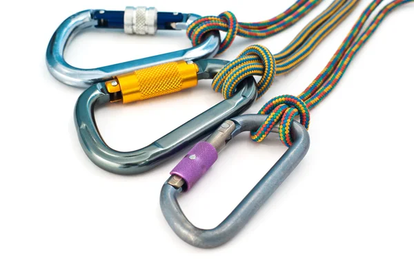 Hegymászó felszerelés - karabély és a kötél — Stock Fotó