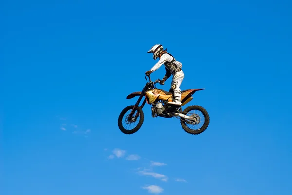 Motociclista voador — Fotografia de Stock