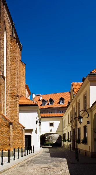 Вузькі вулиці Старого міста в Європі — стокове фото