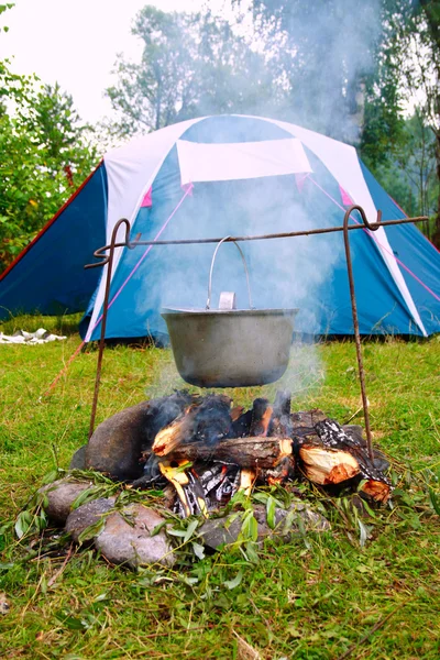 Tent and saucepan on a fire — Stock Photo, Image