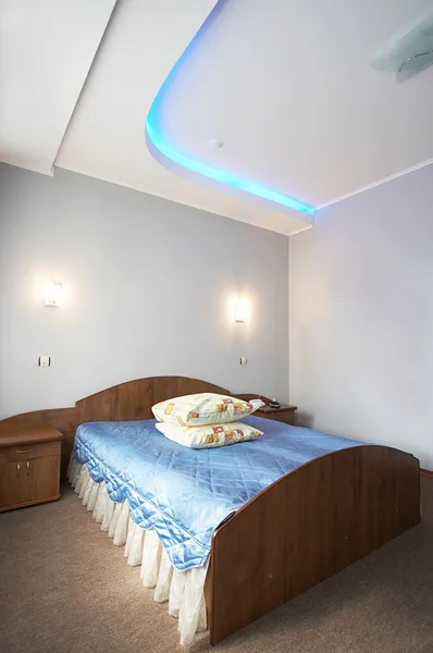 Schlafzimmer zu modernem Hotel — Stockfoto