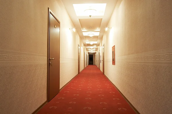 Долгий коридор — стоковое фото