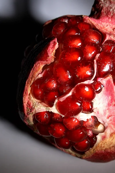 Fragment of a ripe pomegranate — Stock Photo, Image