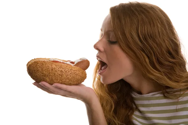 Girl eating hot dog — Stock Photo, Image