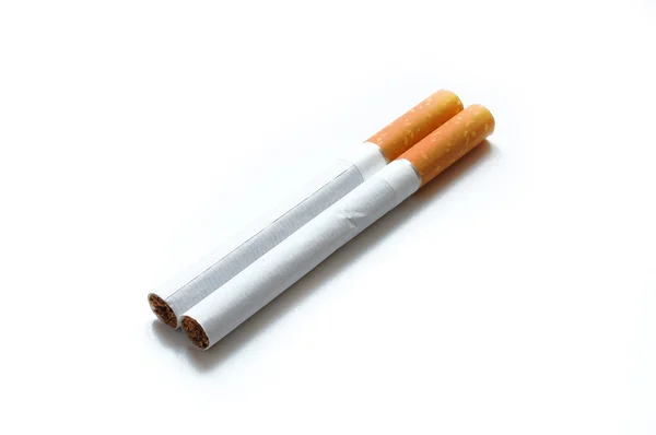 Сигареты на белом фоне Стоковое Фото
