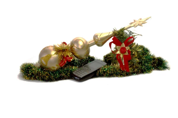 Celular y decoraciones navideñas — Foto de Stock