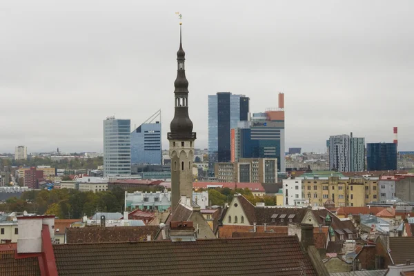 Skyline van de stad Tallinn oude — Stockfoto