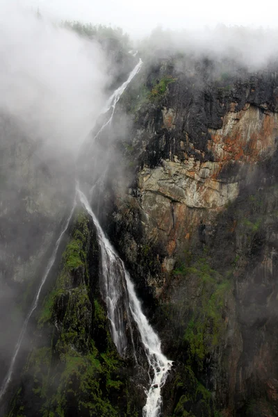 Mist en waterval in Noorwegen — Stockfoto