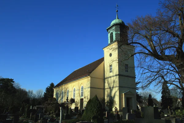 Duitse kerk en begraafplaats — Stockfoto