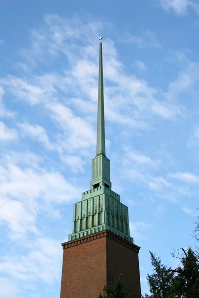 Шпиль англиканской церкви в Хельсинки — стоковое фото