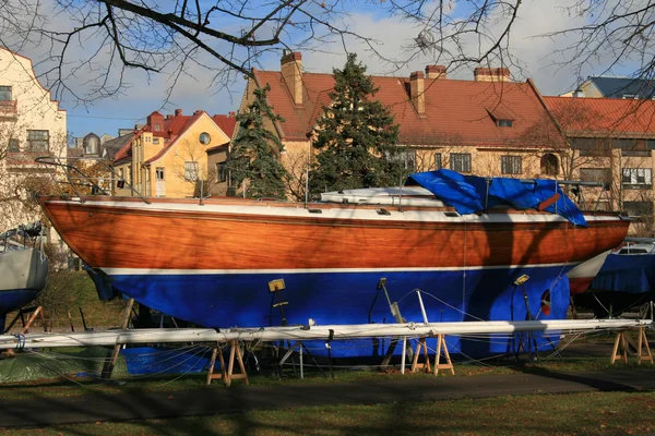 Jachta v doku — Stock fotografie