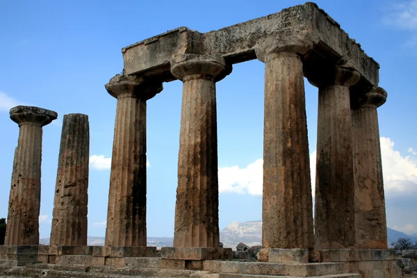 O Templo de Apolo em Corinto Antigo — Fotografia de Stock