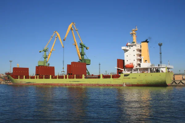 Containerfartyg lastning — Stockfoto