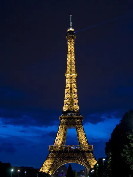 Эйфелева башня ночью Стоковое Изображение