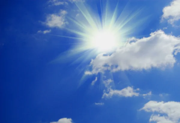 Sonne und blauer Himmel — Stockfoto