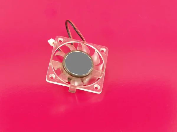 Ventilador no fundo rosa — Fotografia de Stock