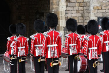 Changing of guards clipart