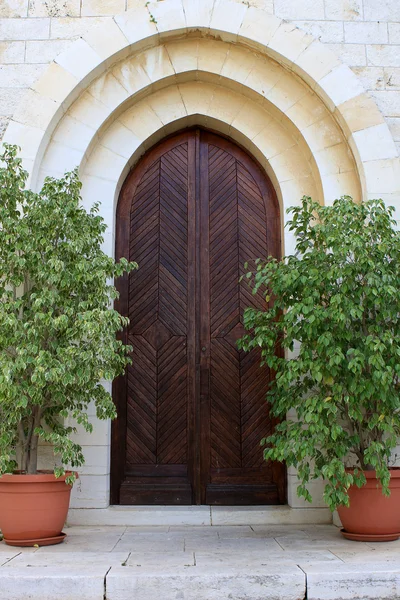 De deur van emmaus nicopolis abdij — Stockfoto
