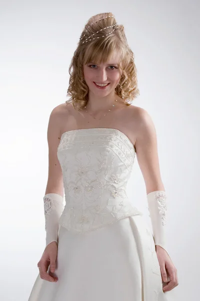 Hermosa novia en vestido blanco 1 — Foto de Stock