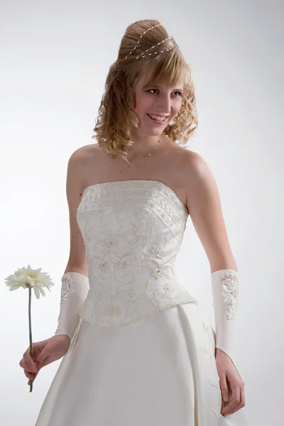 Bela noiva em vestido branco 2 . — Fotografia de Stock