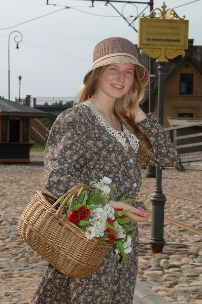 Girl with basket of flowers — Stock Photo, Image