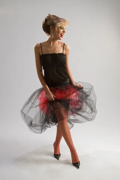 Krásná dívka v průsvitné sukně — Stock fotografie