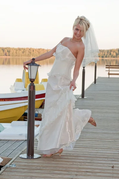 Bride on the lake — Stock Photo, Image