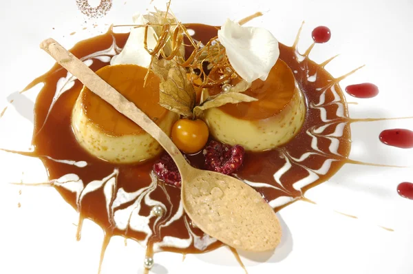 Luxuriöses Karamell-Dessert — Stockfoto