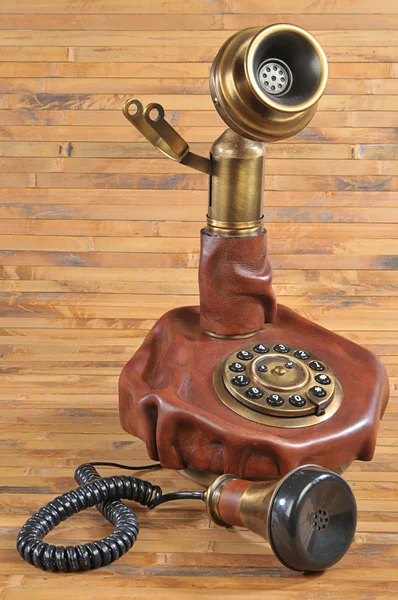 Na białym tle staromodny telefon — Zdjęcie stockowe