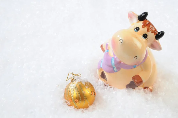 Рождественский бык-телёнок-сувенир — стоковое фото
