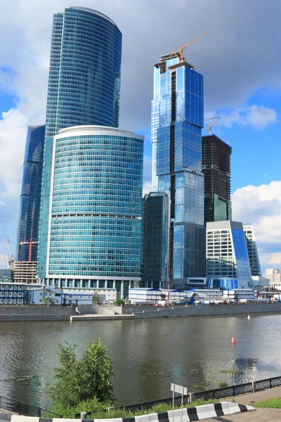 Business-center near the river — Stock Photo, Image