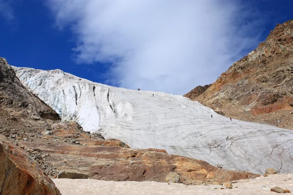 Bergsteiger auf einem Gletscher — Stockfoto