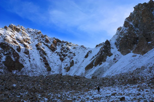 Alpinista solitário — Fotografia de Stock