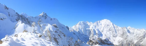 Inverno nas altas montanhas — Fotografia de Stock