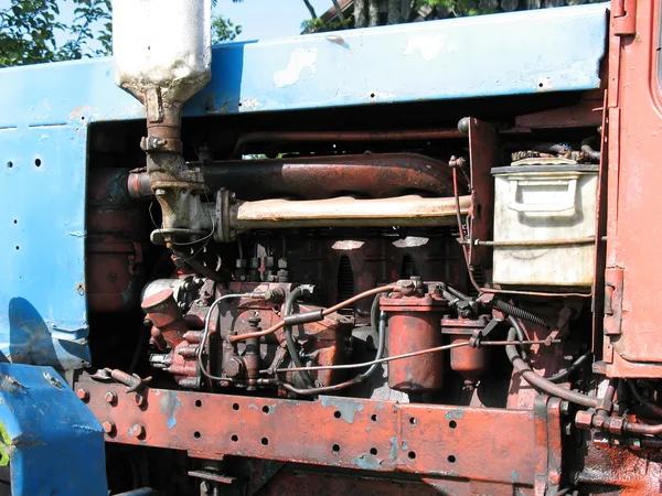 古いトラクター エンジンのクローズ アップ. — ストック写真