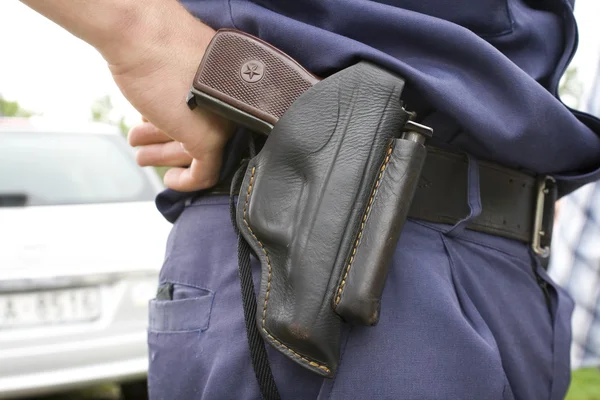 Policie officer`s Holsten s pistolí. Stock Snímky