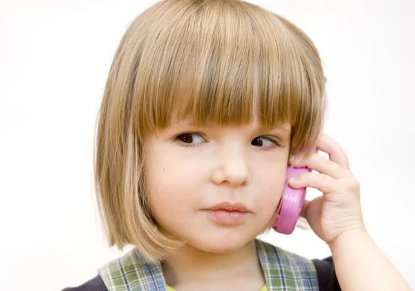 Criança com telefone de brinquedo — Fotografia de Stock