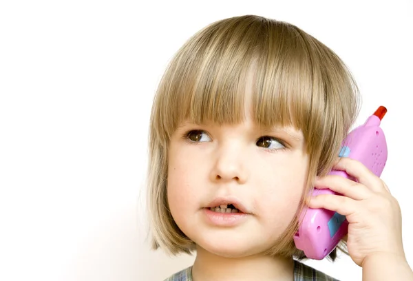 Criança com telefone de brinquedo — Fotografia de Stock